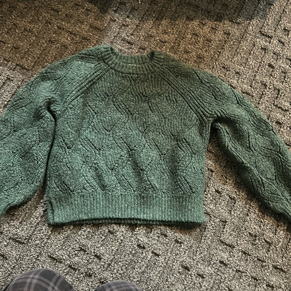 Sz 6-7 green sweater !